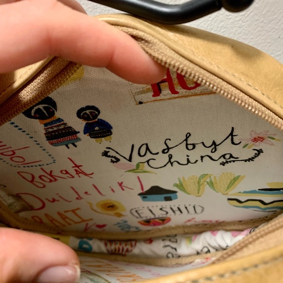 *Genuine Leather/ Fur* - Emily Louise Round Handbag - Picture 3 of 4